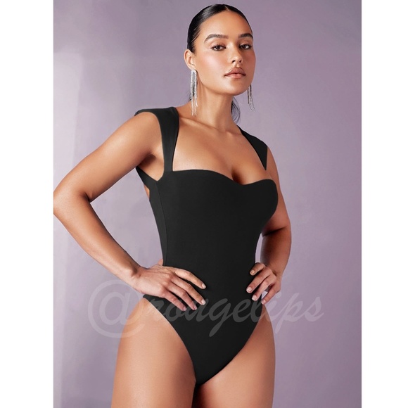 Black Slim Fit Bodysuit Sweetheart Décolleté Neckline Cut Out Back - Picture 2 of 8